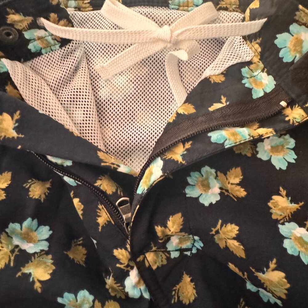 J.Crew 6.5" Tab Swim Short. Never Been Worn/ With Tags Size 33" Black Floral - Picture 3 of 7